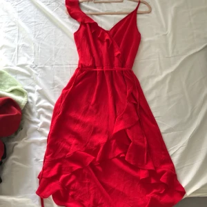 Klänning - Klänning för 80kr inkl frakt. Aldrig använd.