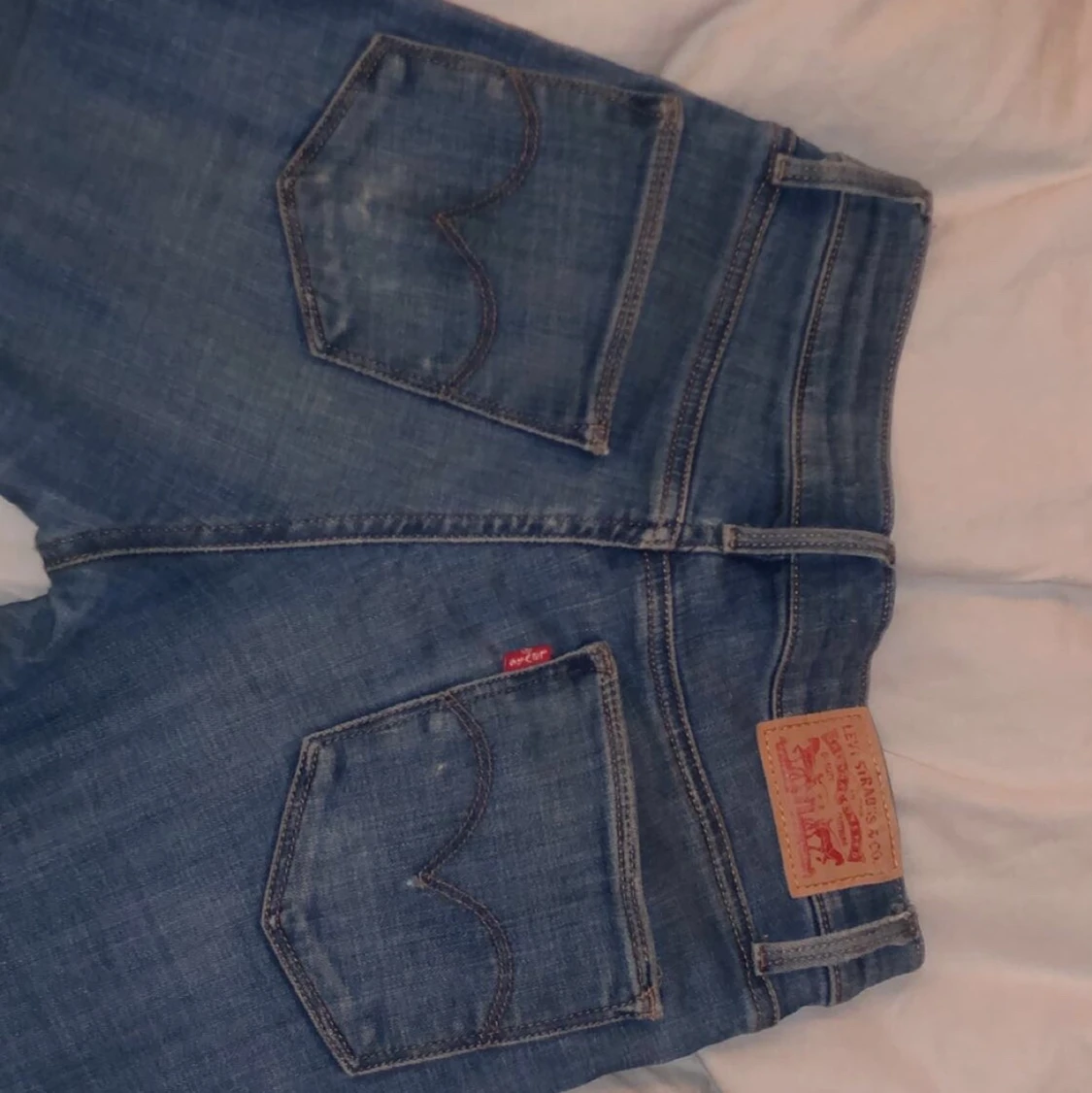 ljusblå levis jeans - 90