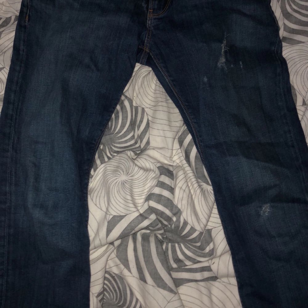Säljer helt nya oanvända Armani jeans, storlek 30 men passar även 32. Nypris: 1600 men säljer för billigare då dom inte kommer till användning. Pris kan diskuteras vid snabb affär! Kan mötas i och runt Göteborg. Jeans & Byxor.