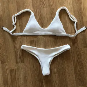 Jättesöt bikini från Zaful 🥰 Strl M/38 men passar som 36, knappt använd, frakt tillkommer på 22kr✨ Ställ gärna frågor!