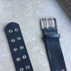 Nitbälte - Coolt bälte från brandy Melville, ett hål är trasigt (se bild 3) men det är inget man störs av💞