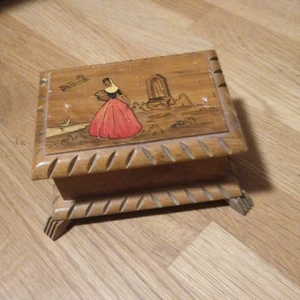 Trälåda  - Fin trälåda. Köpare står för frakt! 