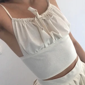 Topp - Har endast en kvar!!! Skynda och fynda. Handsydd topp efter dina mått som sys på beställning. Hör av er via dm vid intresse eller frågor! Tyget är linne