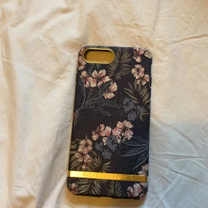 mobilskal  - Skal för iphone 6/7/8 plus. frakt tillkommer