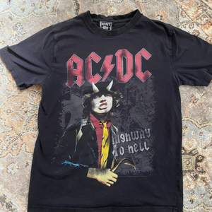one of a kind rare vintage AC/DC band tee 150kr or highest bid