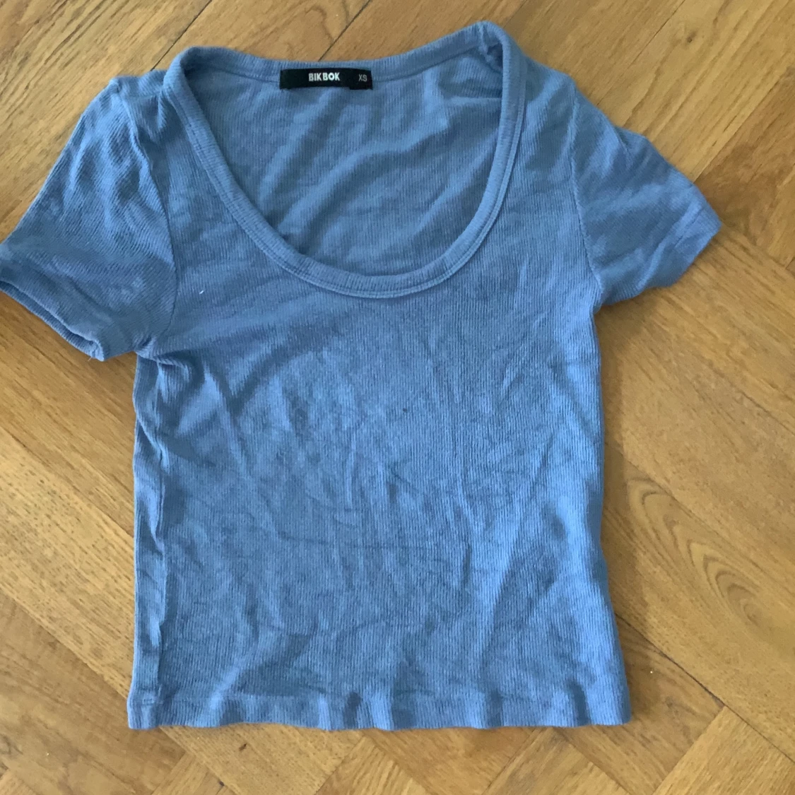 Blå ribbad T-shirt - 90