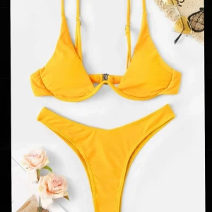 Shein bikini - Säljer den här jättefina bikinin från shein, tyckte inte färgen passa mig så de är därför jag säljer den, strl s endast provad. Köparen står för frakten, BUDA