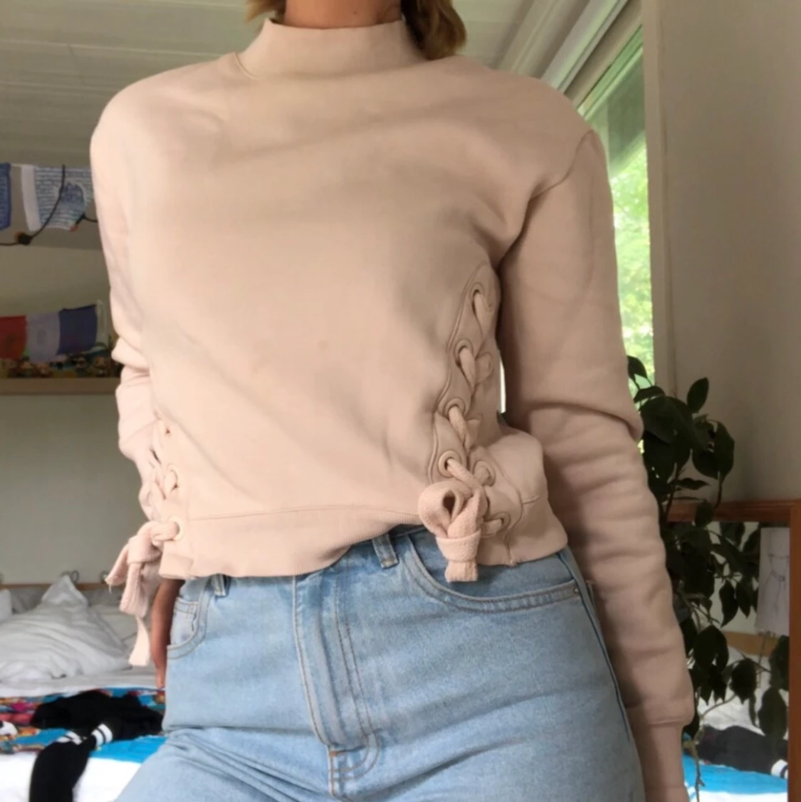 Rosa tröja med snörnings detaljer - 90