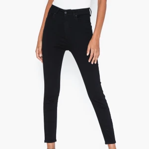 Cheap Monday 24/25 - Säljer väldigt fina jeans från Cheap Monday, de är högmidjade och sitter väldigt fint på kroppen. Har använts endast några gånger och ser ut som nya!💕