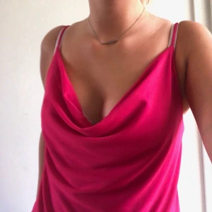 Draperat linne - Draperat linne i så fin rosa färg från Zara. Kommer tyvärr inte till användning. Storlek L men mer som M.