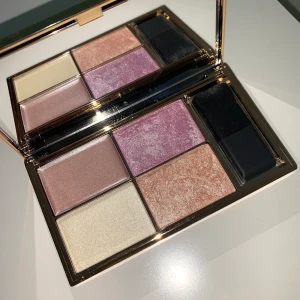 Sleek Highlighting Palette - Highlighting palette från Sleek som heter Solstice. Jag fick den i en glossybox och den kom aldrig till användning så den är helt ny. Köparen står för frakt (jag kan samfrakta)😊