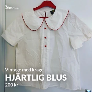 Hjärtligt vintage - Strl s. Vintage. Med små hjärtan på som detaljer. Peter pan-krage. 