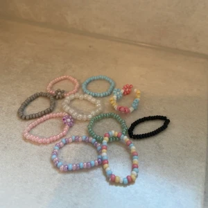 Smycken - Pärlsmycken med valfri design. Gå in på @pearls4you.uf för att hitta priser, färger och fler exempel. Eller skriv ett meddelande till mig. 