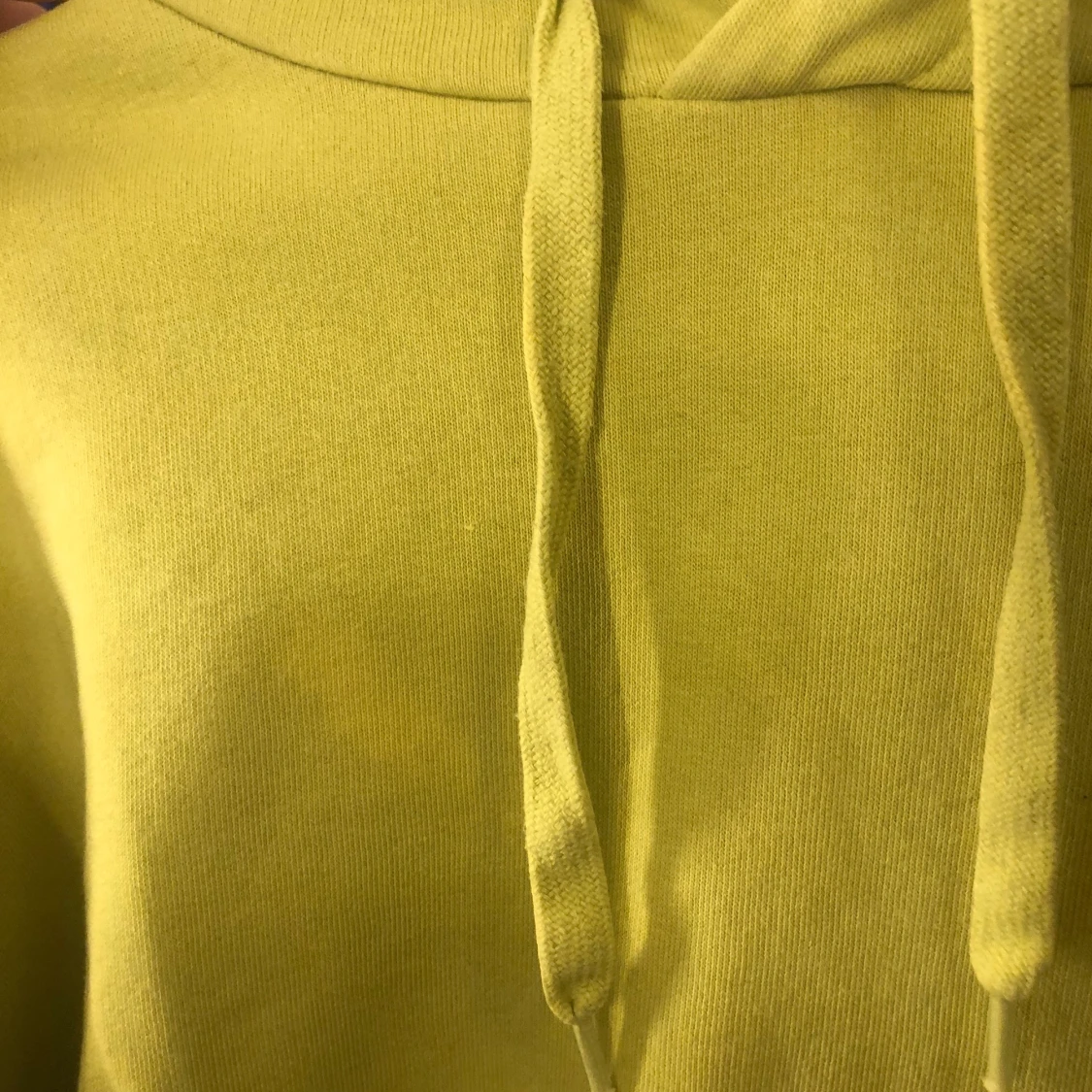 Gulgrön hoodie från Cubus - 90