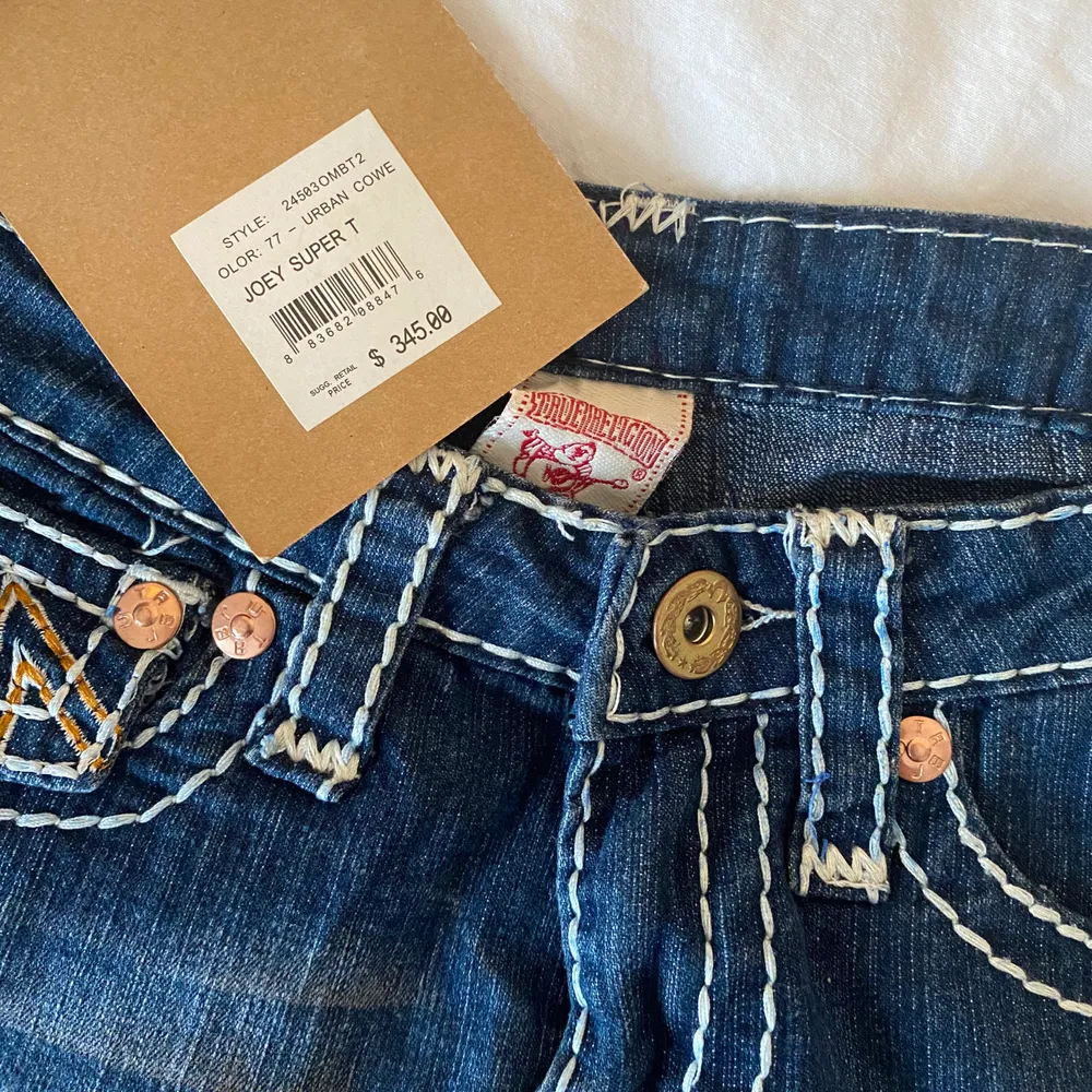 Ett par helt nya jeans från true religion. Lågmidjade och tighta. Passar XS🥰. Jeans & Byxor.