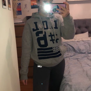 Tjock hoodie från Bershka - Grå Hoodie med bra tjock kvalité från Bershka 