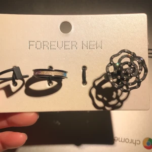 Ringar - Oanvända ringar från forever new. Frakt 12