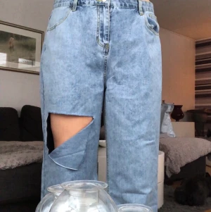 Baggy jeans - Säljer dessa superfina jeans från shein som tyvärr är för stora för mig! Endast testade. Jättefin kvalité (hade alltså behållt om de passade). Frakt tillkommer<3