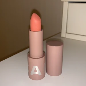 Caia cosmetics läppstift  - Endast testat på handen. I färgen candy rush. Frakten ingår i priset☺️