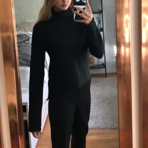 Alexander wang - Super fin stickad tröja från Alexander wang. Tjock och varm perfekt för vintern. 