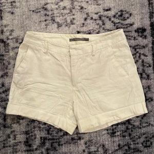 ZARA shorts  - Använda varsamt och sitter jättefint på. Storlek: S