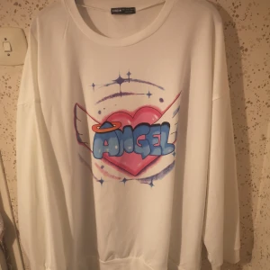 Angel sweatshirt  - Köpt i somras från shein. Endast använd två gånger, så i bra skick✨. 