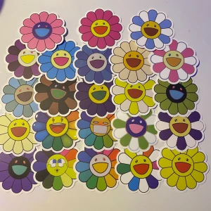 klistermärken - Takashi murakami inspirerade klistermärken! 15kr/st✨✨ +frakt 11kr💘 ALLA PÅ BILDEN FINNS KVAR
