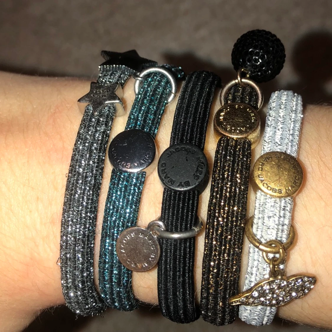 Slutsålda Marc Jacobs tofsar - 90