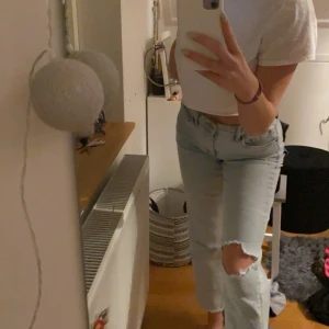 Vida jeans  - Skitballa vida jeans , köpte från Gina men omgjorda med mörkficka och Levispatch. Säljer då de inte kommer till användning längre . 