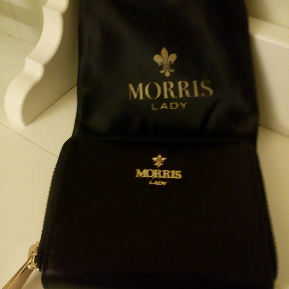 Helt oanvänd plånbok fr Morris Lady. Säljer för 100kr. Kan skickas mot fraktkostnad 😊. Accessoarer.