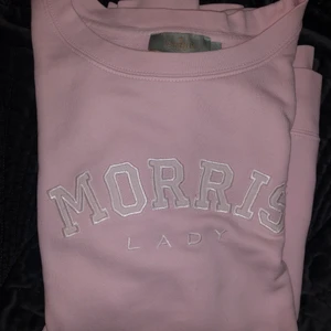 Morris Lady - En rosa sweatshirt från Morris. Den är i storlek M & är dessutom i väldigt bra skick! 