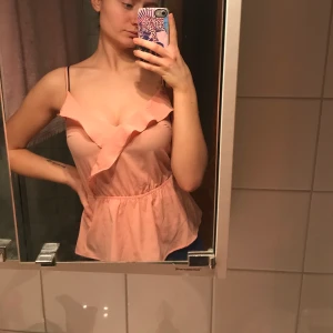 RosaTopp - Smickrande topp. Knappt använd.