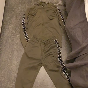 Nike set - Nike sets storlek XS använt en gång