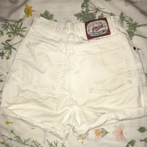 Vita jeansshorts  - Vita jeansshorts 