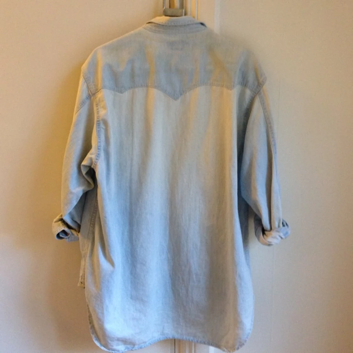 Oversize jeansskjorta. Står M men mer L/XL.  - 1379951169