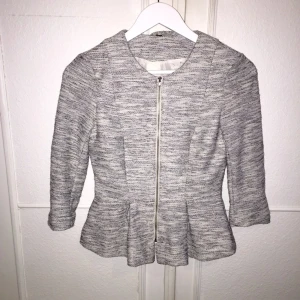  - Säljer den här fina jackan! Passar bra till det mesta!