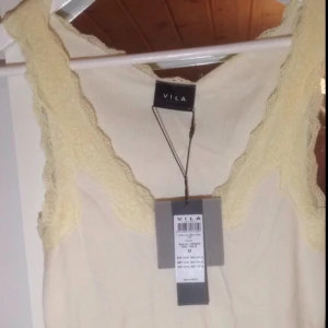  - Nytt sött linne från Nelly, säljer på grund av att jag inte kommer att använda den.