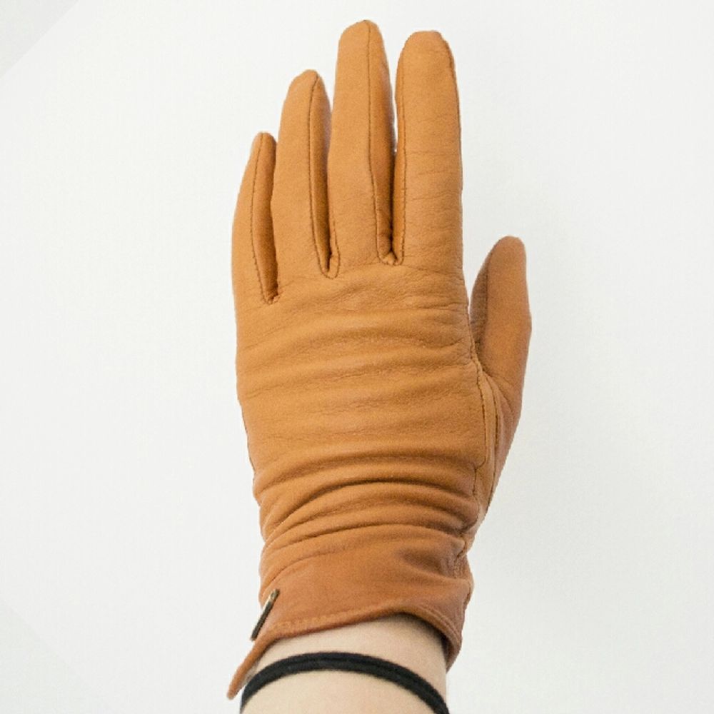 Ljusbruna handskar i fejk-skinn | Plick Second Hand