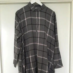  - Skjortklänning från Monki! Aldrig använd, med lapp kvar💕💕👐🏼