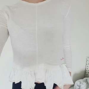  - Vit blus från Bondelid ♡
• Använd fåtal gånger
• Endast frakt under 100:-
• Tar gärna emot betalningar via Swish
• Kontakta mig för fler bilder 🌸