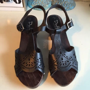  - Sandaler från märket Duffy. Använda endast ett fåtal gånger 
