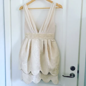  - Jättefin klänning! Exakt den som Kenza har haft