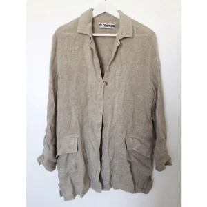  - Oversized jacka i linneliknande material. Köpt second hand. 
