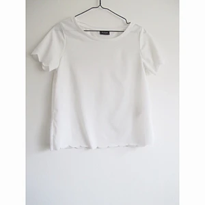  - Snygg topp från Vila med snygga detaljer. Frakt 42kr✨