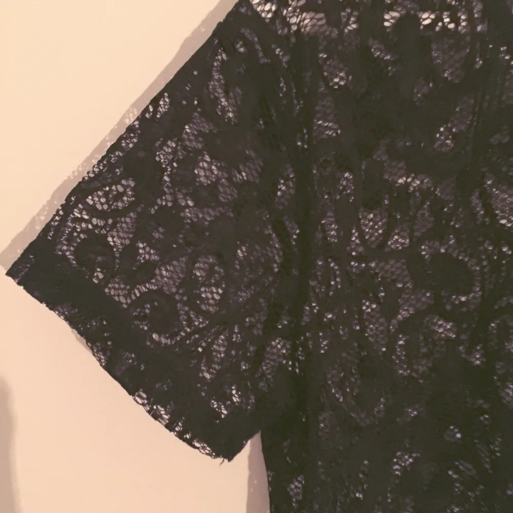 Black lace top from Monki . Toppar.