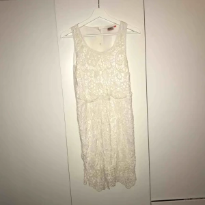  - Finare på, en på bild eftersom den formar sig efter sin kropp. Använt max 2gånger. Samma sak med detta plagg ändrats priset beroende på frakten