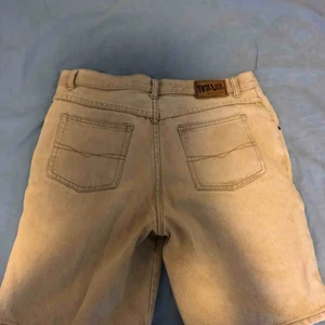  - Cond 9/10 Storlek 31 men passar även någon som har 30