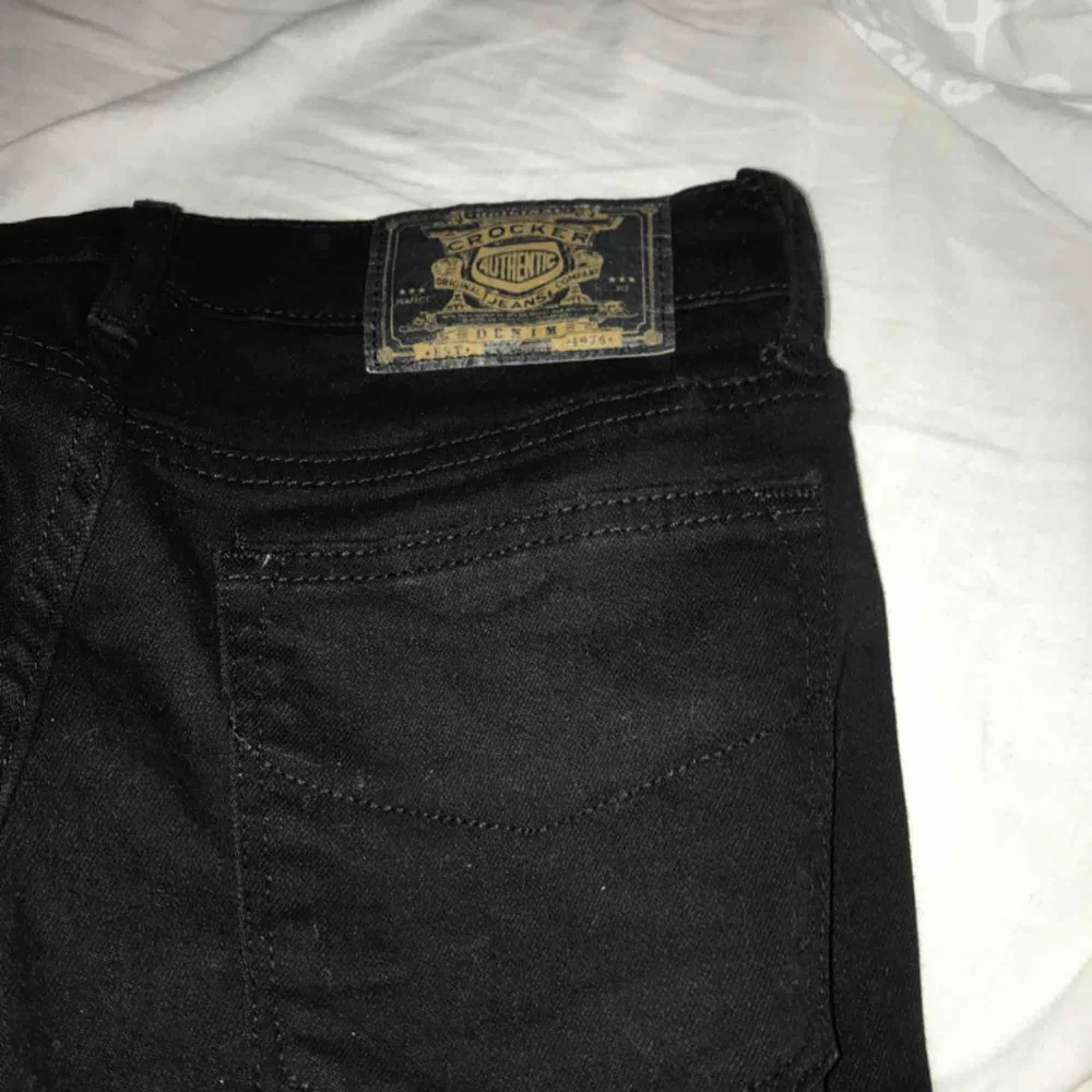 bootcut jeans från crocker, helt oanvända . Jeans & Byxor.