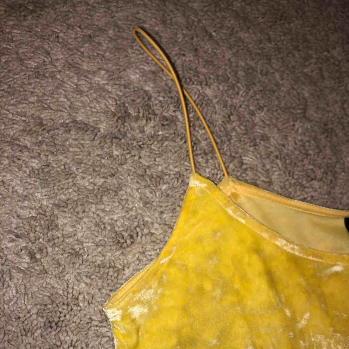 Gult sammets linne - 91