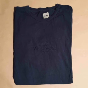  - T-Shirt från HUFs worldwide-kollektion. Sparsamt använd 9/10.